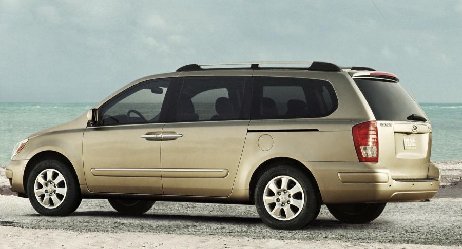  Hyundai Entourage 2006 года  (фото 34 из 46)